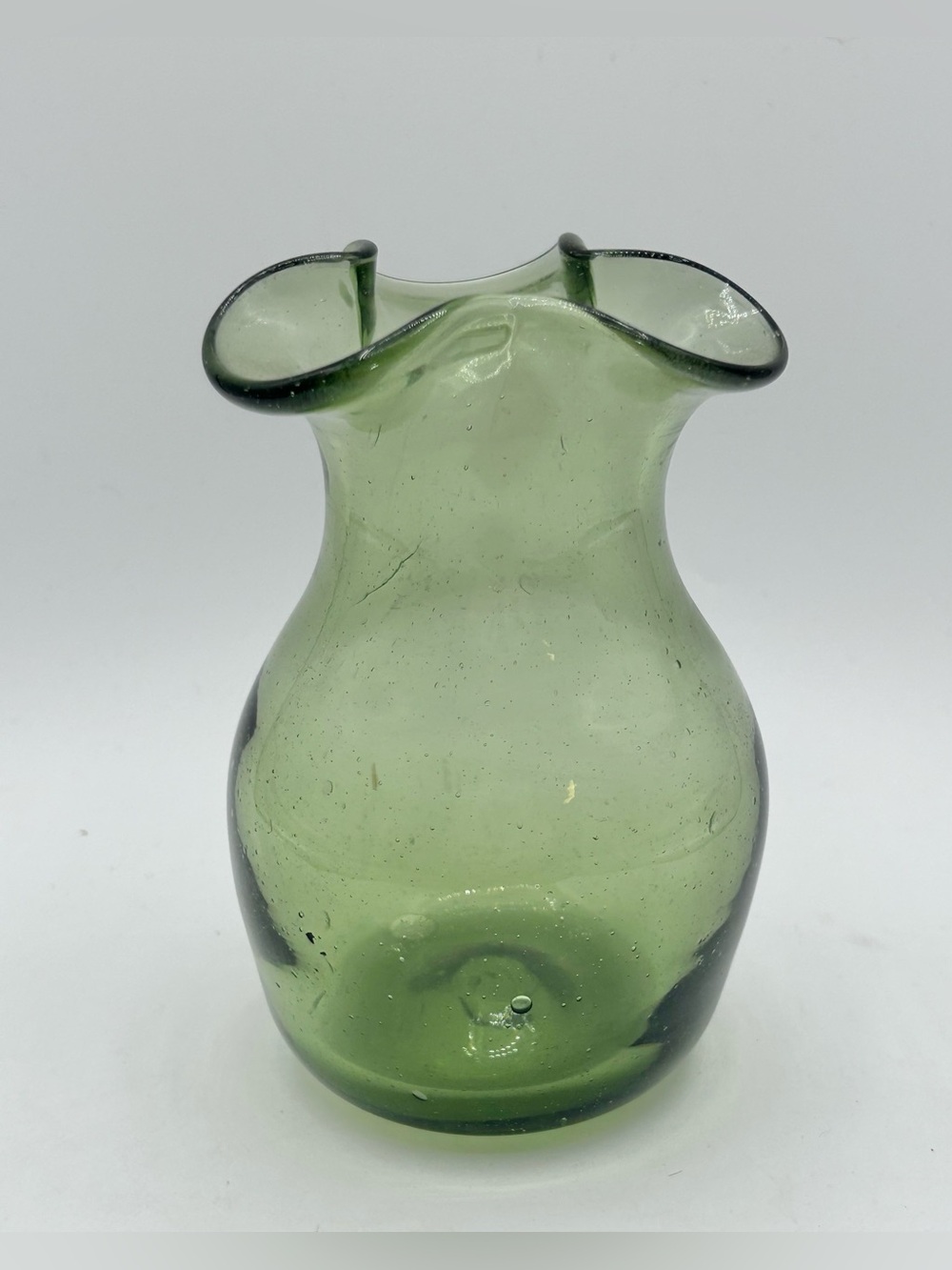 1972 Jamestown VA Hand Blown Green Glass Vase Ruffle Rim Mid Century Art Glass